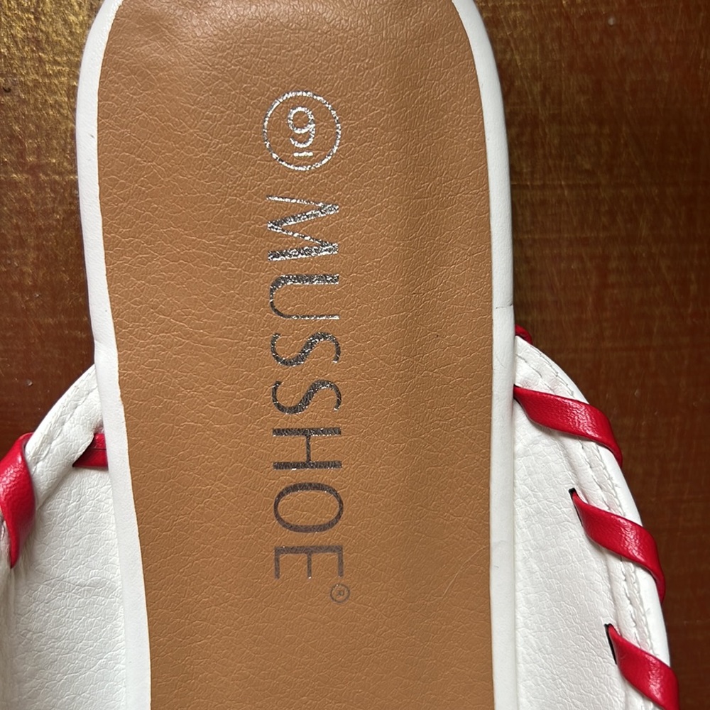 NWT MUSSHOE Red and white Mules for Women Slip On Pointed Toe Sz 9 Loafers Flats - Picture 9 of 9